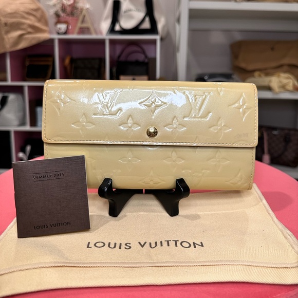 Louis Vuitton Handbags - Louis Vuitton Vernis Sarah Wallet